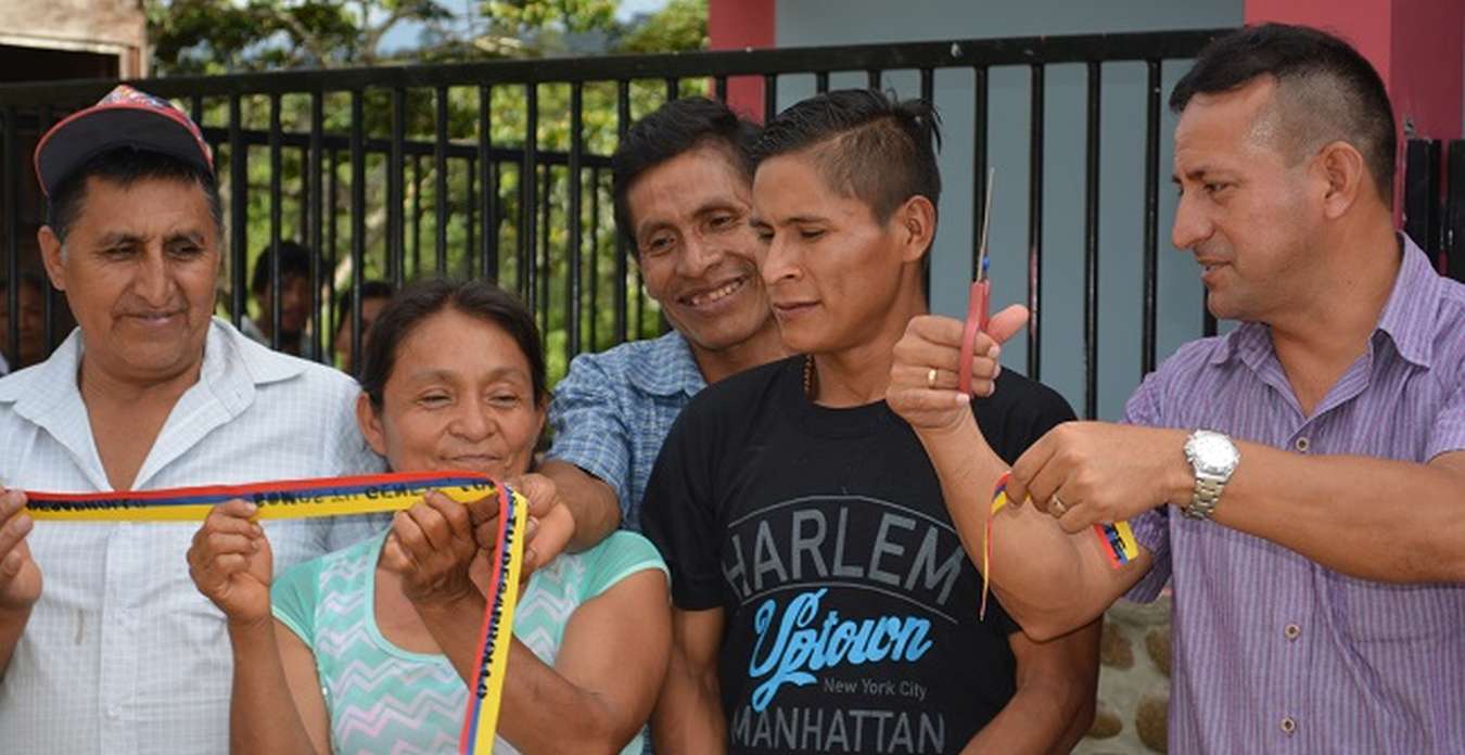Habitantes participaron en el corte de cinta inaugural.