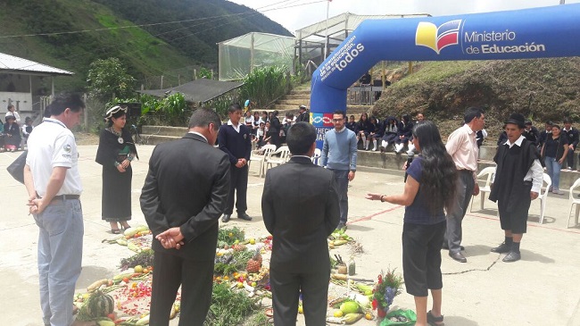 Se desarrolló la ceremonia ritual, presentaciones artisticas, danzas y finalmente  el ofrecimiento del pinzhi mikuna a todos los presentes