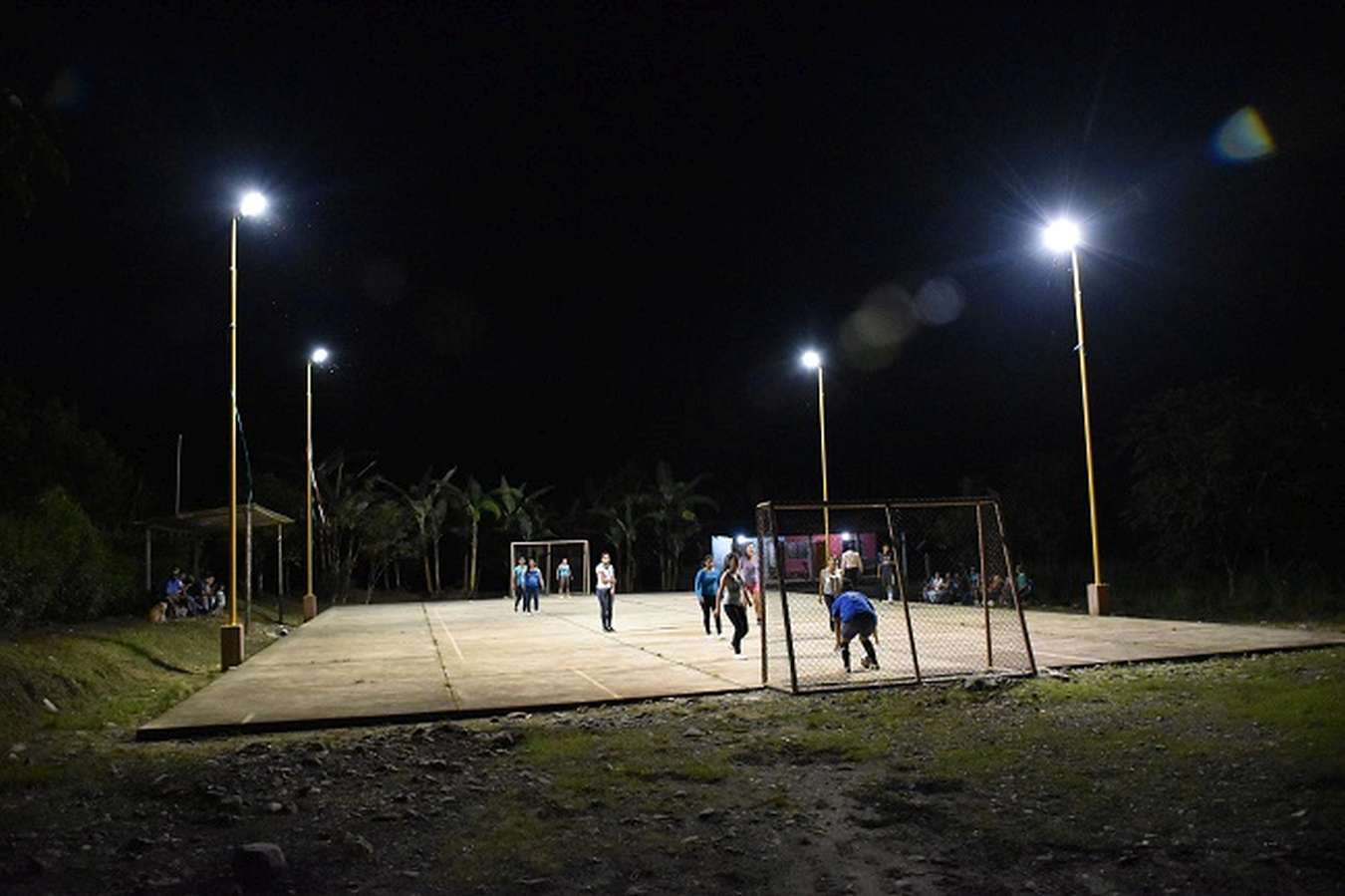 La entrega oficial se realizó luego de desarrollarse una tarde deportiva entre moradores del barrio y autoridades del GAD Municipal.