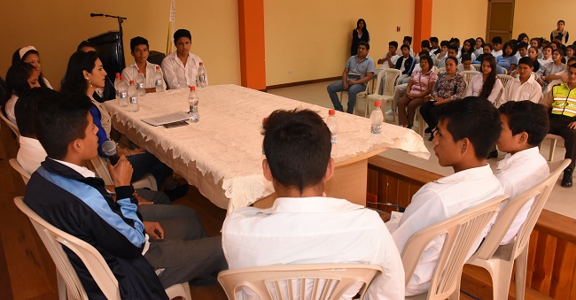 Jóvenes de diferentes establecimientos educativos asistieron al I foro juvenil.