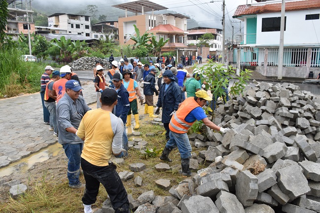 Cerca de 250 personas participaron en la minga de trabajo.