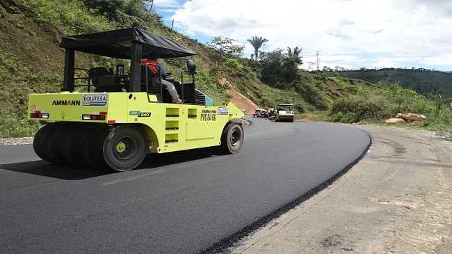 La construcción de 28 kilómetros de asfaltado de la vía Zumbi-El Dorado-Guayzimi.
