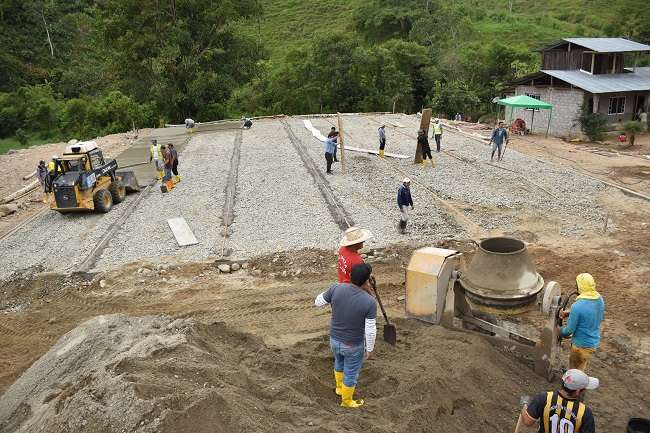 50 personas participaron en la minga comunitaria.