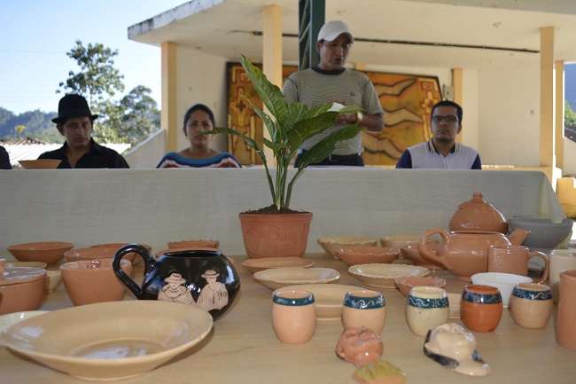 El taller se dictó durante un mes y medio, en una jornada de siete horas diarias de viernes a domingo.