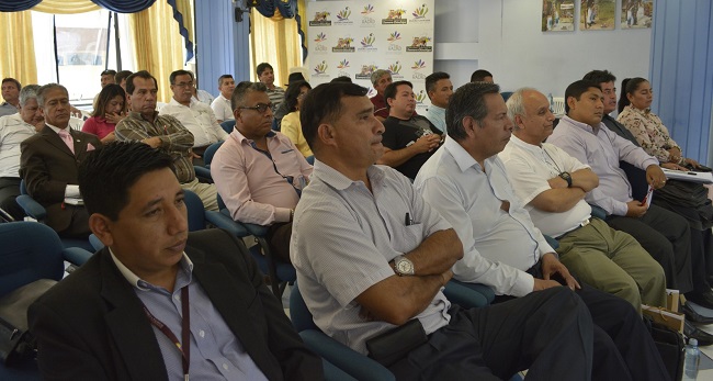 El evento binacional se desarrolló en el salón de consejeros del Gobierno Provincial.
