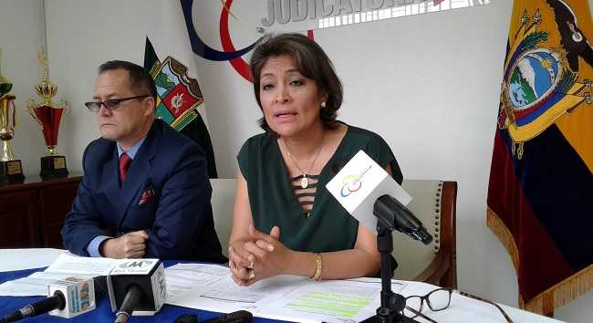 Autoridades saludaron a los servidores judiciales es su día.