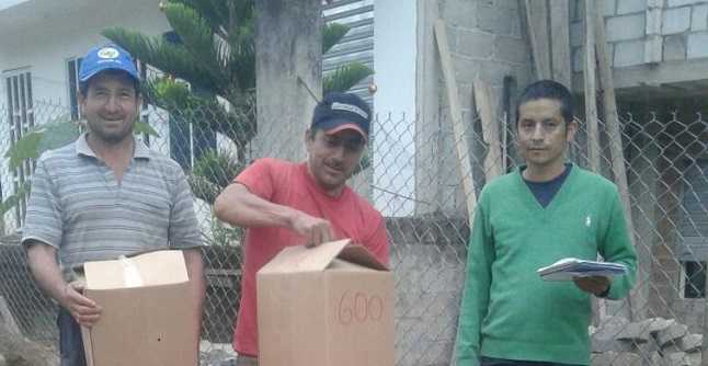 Autoridades zonal entregó los alevines a los productores.