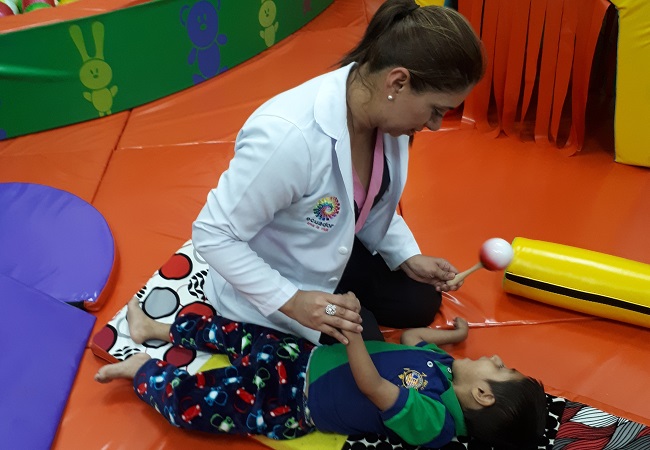 El espacio cuenta con: termoterapia (compresas calientes, frias y parafina), electroterapia entre otros.