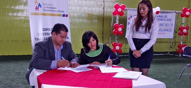 Alcaldes participaron en la firma de convenios.