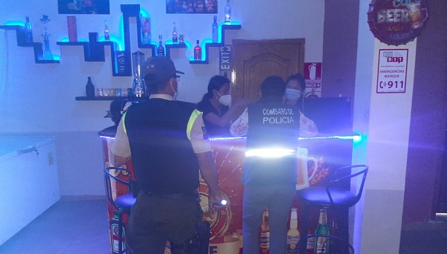 se clausuró una licorería por permitir el consumo de bebidas alcohólicas en áreas públicas adyacentes