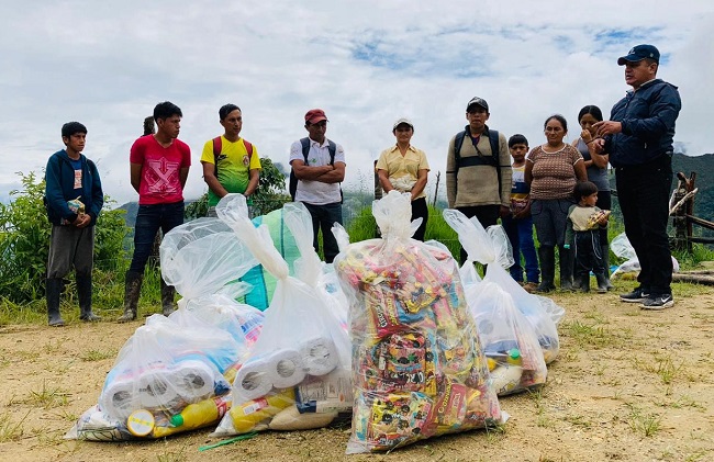 Entregaron 200 raciones. Los kits alimenticios fueron gestionados ante la empresa minera Lundin Gold. Los kits alimenticios fueron gestionados ante la empresa minera Lundin Goldalimenticias a familias