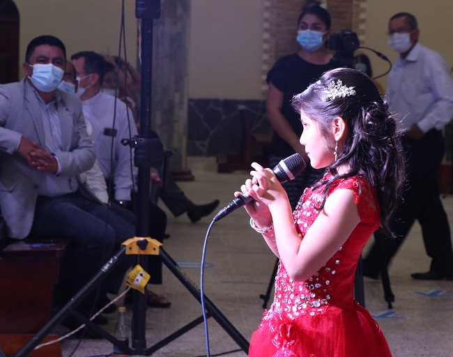11 niños y niñas participaron en el evento cultural.