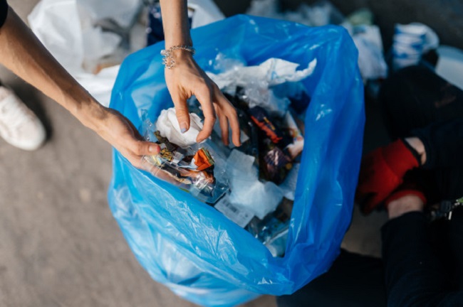 La recepción de los residuos plásticos se realiza en el galpón del Relleno Sanitario Municipal de 08:00 a 12:00.