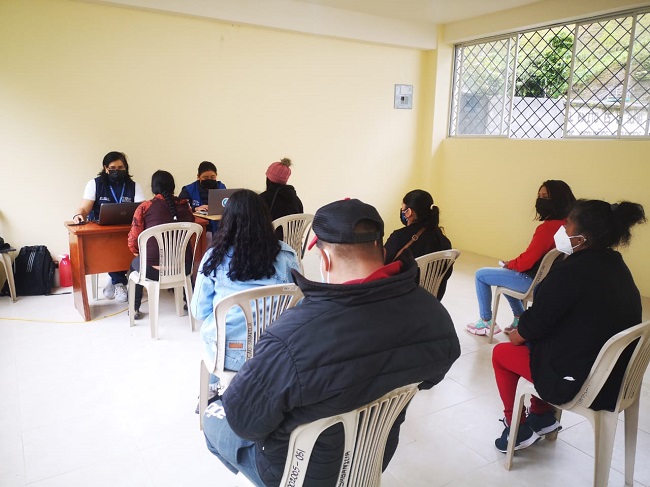 La brigada móvil de vacunación del MSP se instaló en la escuela Luis Felipe Borja.
