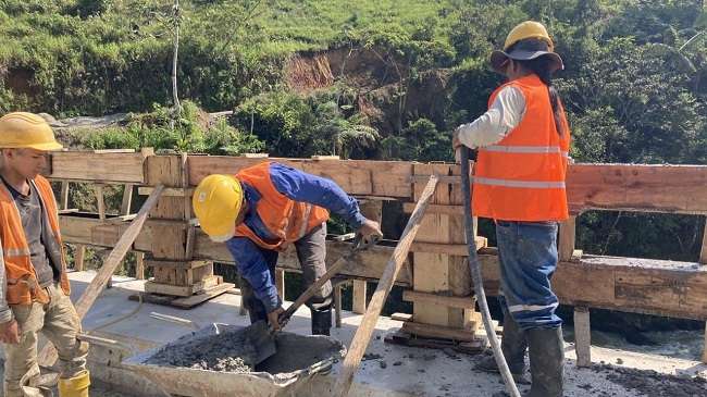 La Prefectura de Zamora Chinchipe mediante contratación avanza con la construcción de dos puentes