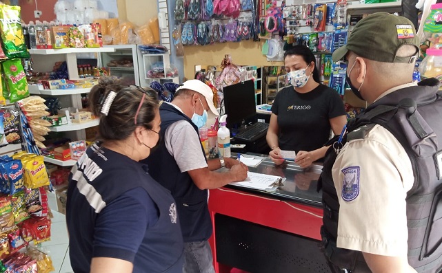 ealizaron 110 operativos en 256 establecimientos regulados por el Ministerio de Gobierno, con el fin de intensificar los controles para hacer cumplir el aforo, medidas de bioseguridad y horarios de funcionamiento.