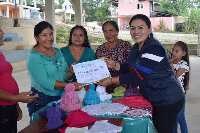 La prefectura con estos talleres busca abrir espacios para dinamizar la economía local.