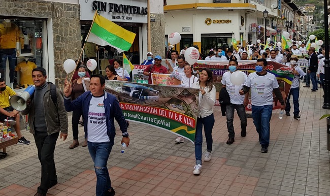 Los ciudadanos recorrieron las calles de la ciudad de Loja.