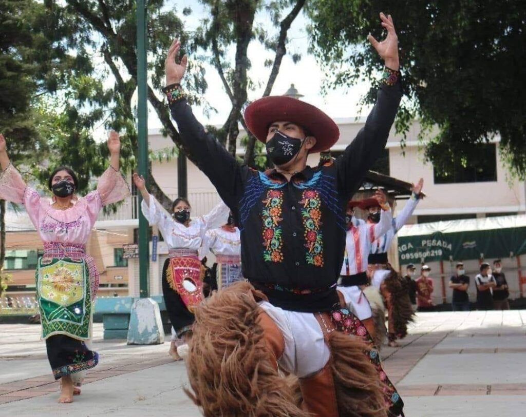 Esmilkar Villa Esparza, fue un conocido director de la Escuela de Ballet Folklórico Pakcha Llankta Pakpayu