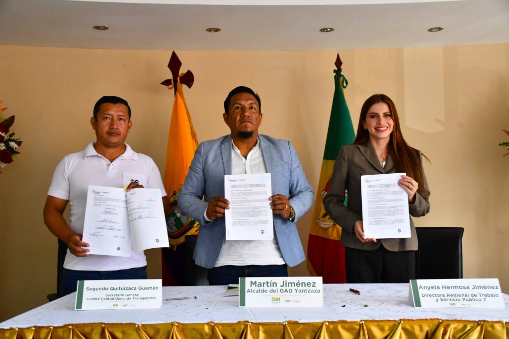 La suscripción del contrato favorece a 107 obreros y sus familias.