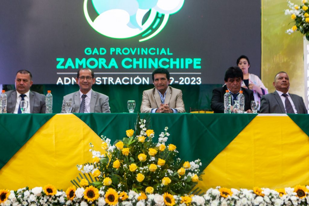 Prefecto y alcaldes de los cantones estuvieron presentes en la sesión conmemorativa.