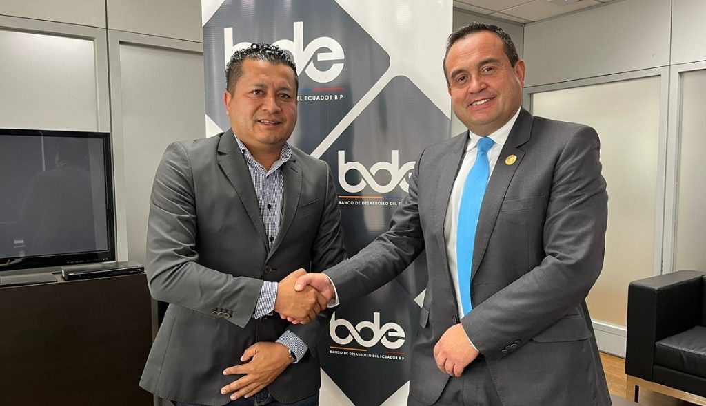 Jairo Herrera, alcalde de El Pangui reunió con Xavier Homero Castanier Jaramillo, gerente general del Banco de Desarrollo del Ecuador (BEDE).