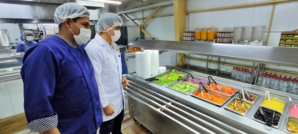 Equipos técnicos de las dos instituciones inspeccionaron farmacias, centros naturistas, licoreras, comercializadoras de cosméticos, tiendas, entre otros