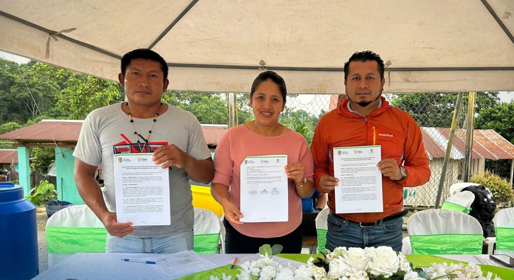 Autoridades y Asociación suscribieron el acta de compromiso.