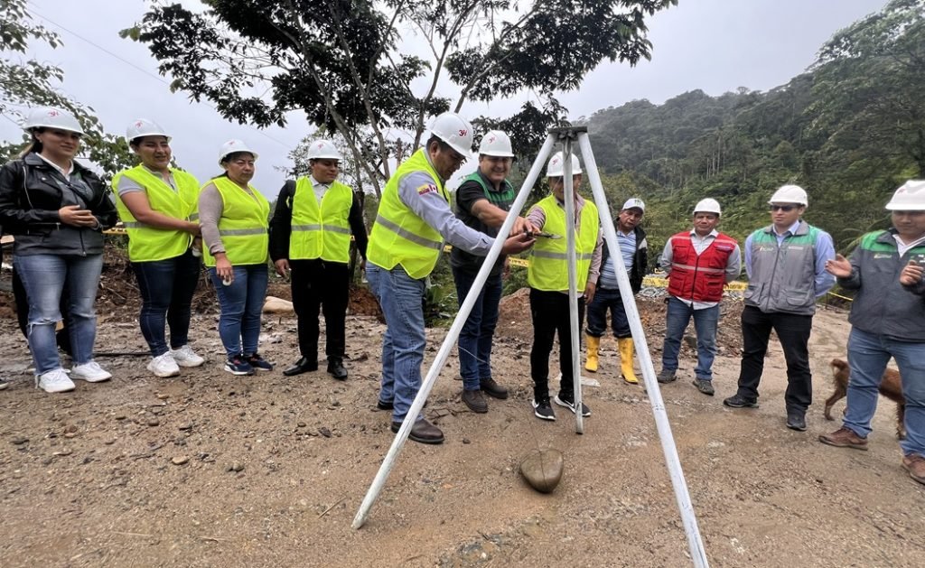 Ejecutarán trabajos como replanteo y nivelación, excavación a máquina, relleno manual compactado, desalojo de material entre otros..