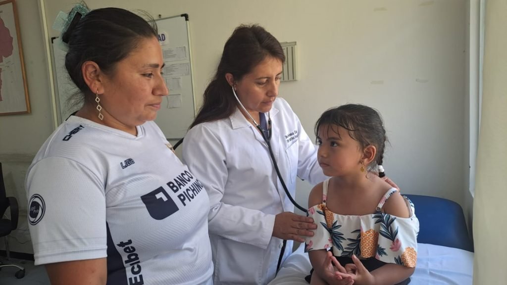 Atención en especialidades de cardiología, gastroenterología, pediatría, dermatología, ginecología.