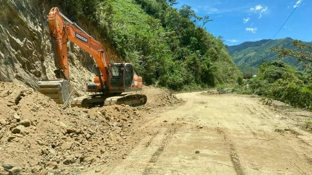 Uno de los Proyectos viales es Los Encuentros – El Zarza, cantón Yantzaza de 8 km