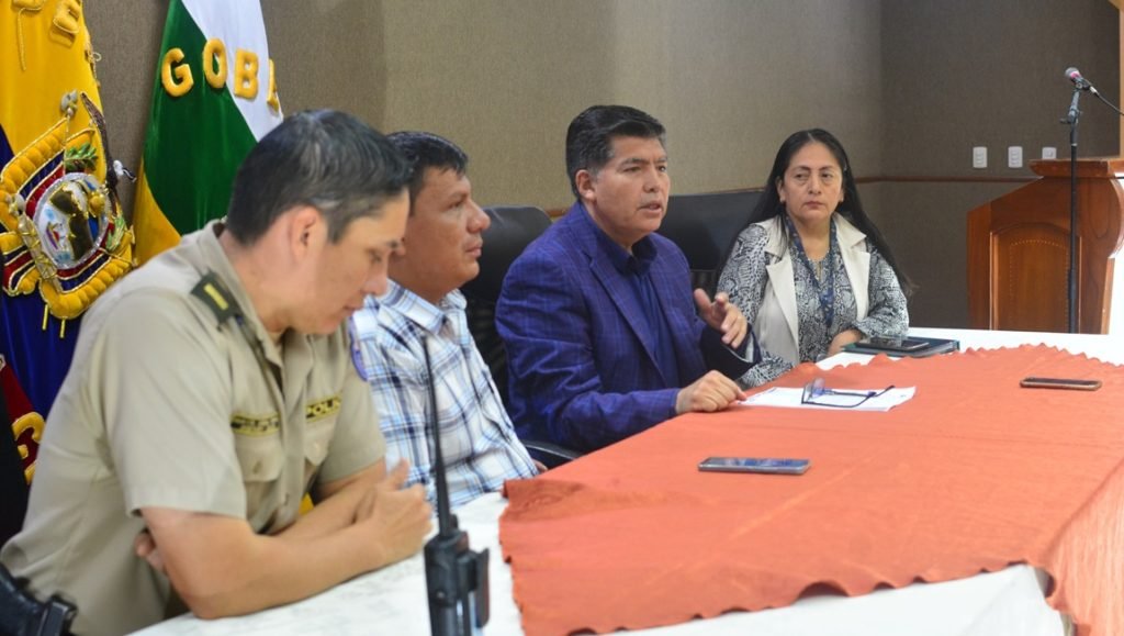 Francisco Mesías, gobernador de Zamora Chinchipe lideró la mesa técnica.