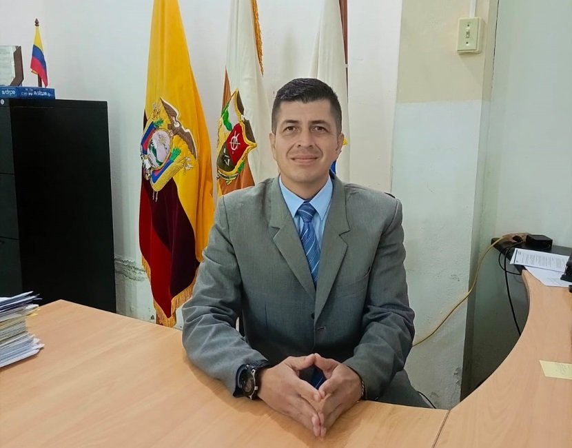 En su experiencia profesional, destacan cargos en el ámbito público