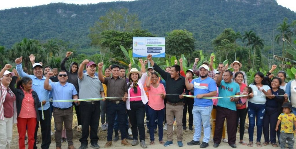 Habitantes fueron testigos de la entrega de la obra.