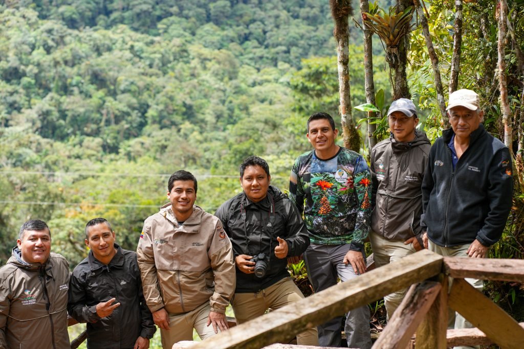A los guardaparques les entregaron tres motocicletas, cámaras fotográficas, un dron y tres sistemas de posicionamiento global