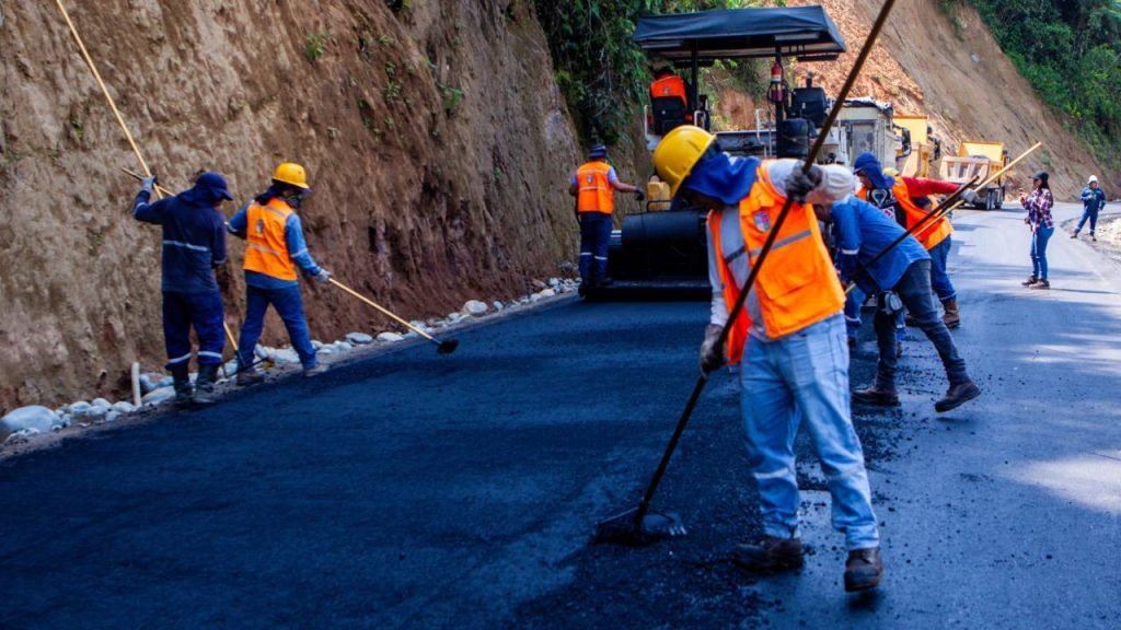 Las comunidades que se benefician hasta la fecha del asfalto son: Muchime, Chapintza, El Kiim, Kurintza, Jembuentza, Napurak, Los Ángeles, Nuevo Porvenir, y toda la parroquia La Paz.