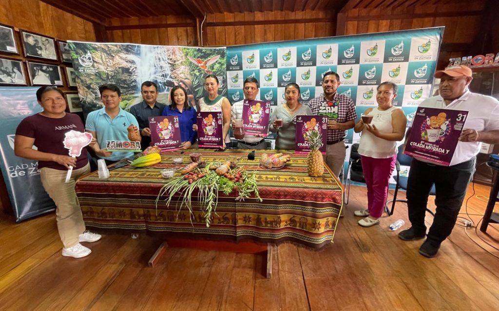 Autoridades invitaron a formar parte de la programación cultural.