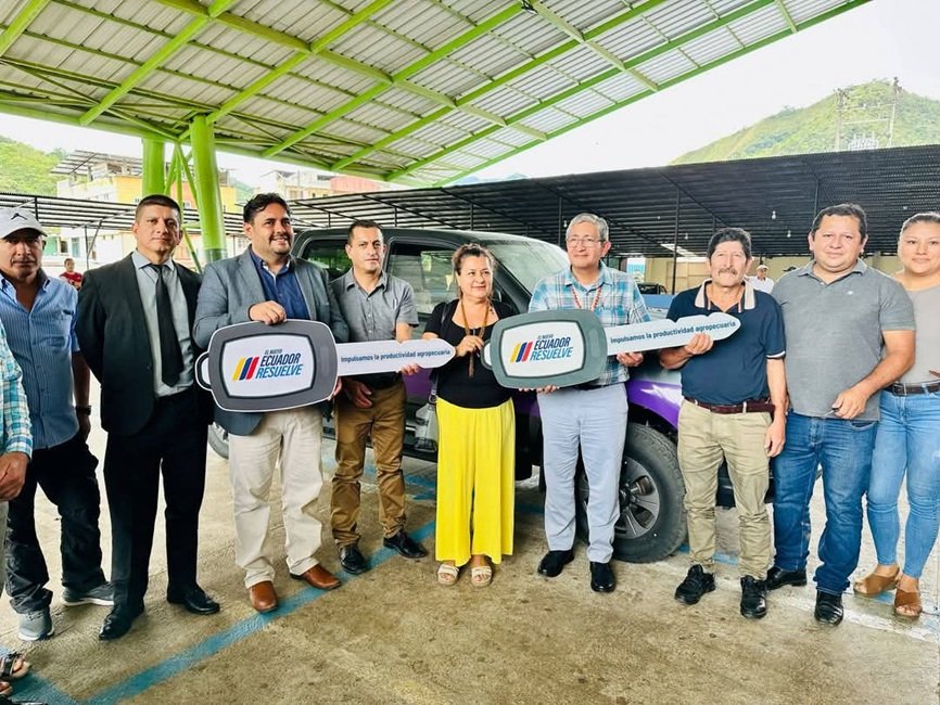 Cuatro productores de Zamora Chinchipe recibieron unidades móviles.