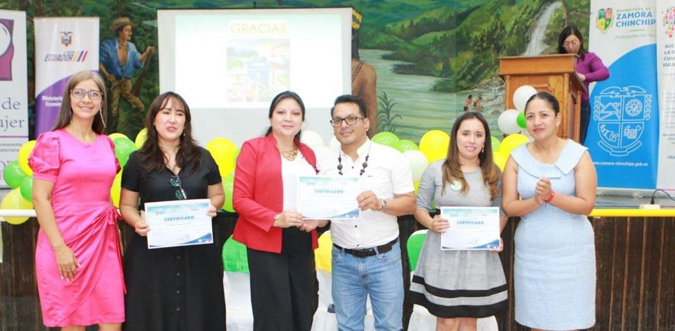 Mujeres de varios cantones participaron en la capacitación.