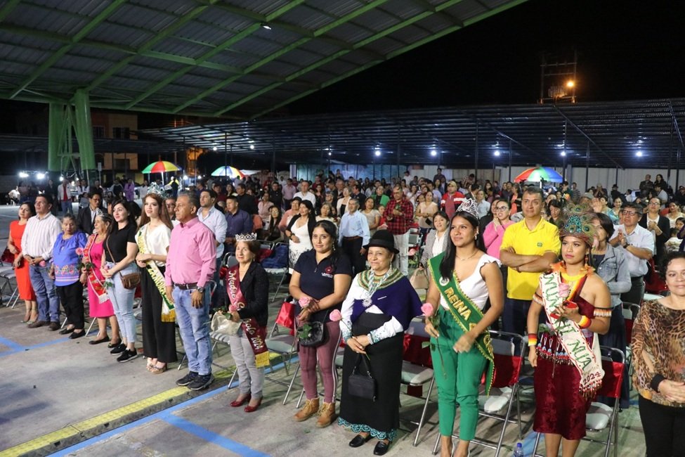 Fue una noche llena de arte, cultura, música en vivo, elección de la Madre Símbolo y entrega de premios, dedicada con cariño a todas las madres del cantón.